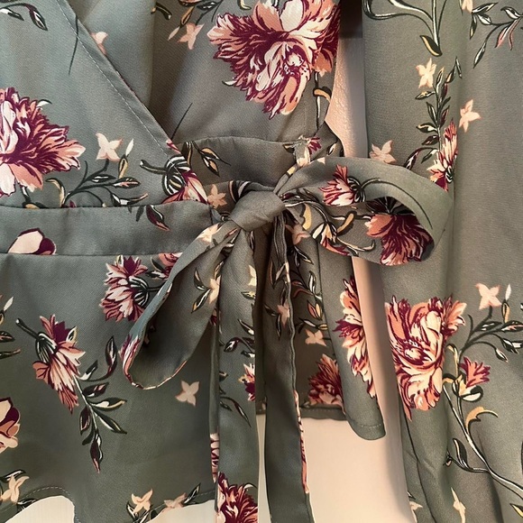 Satin patterned cross tie shirt. - Picture 2 of 4